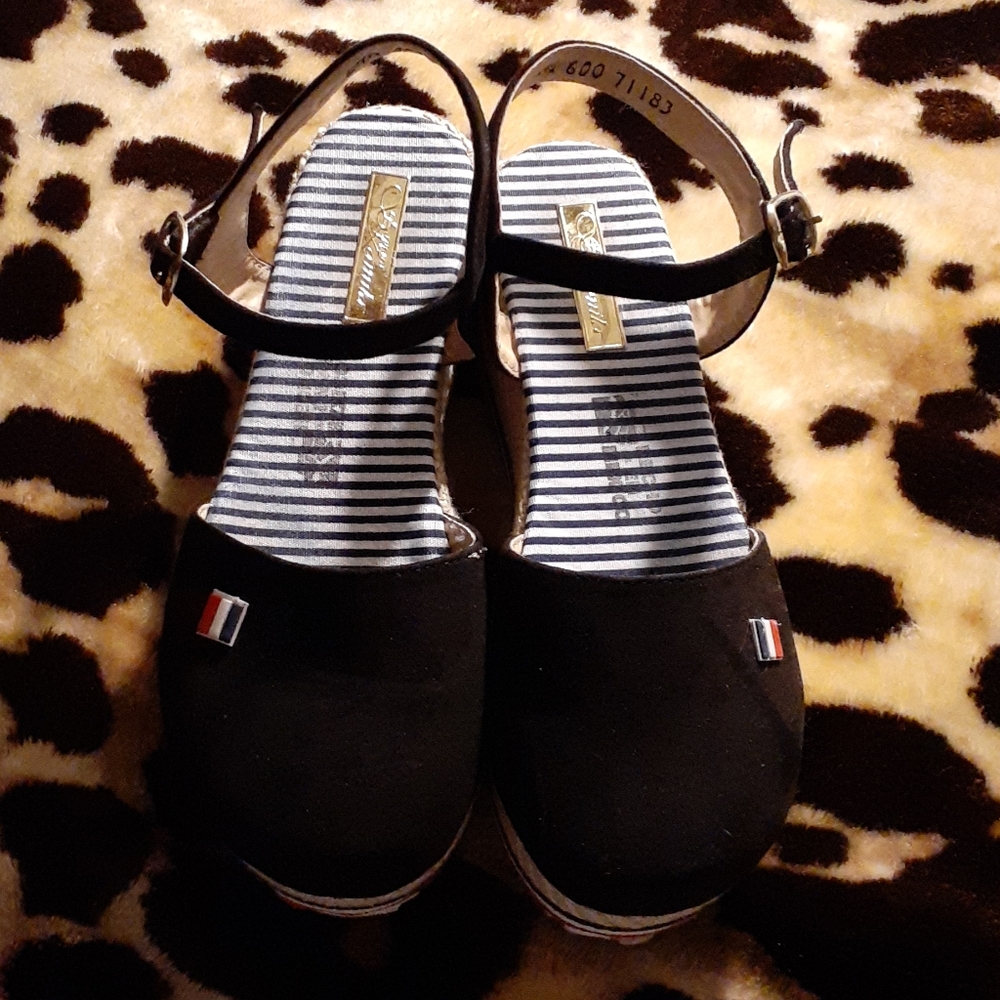 Platforms - Picture 2 of 3